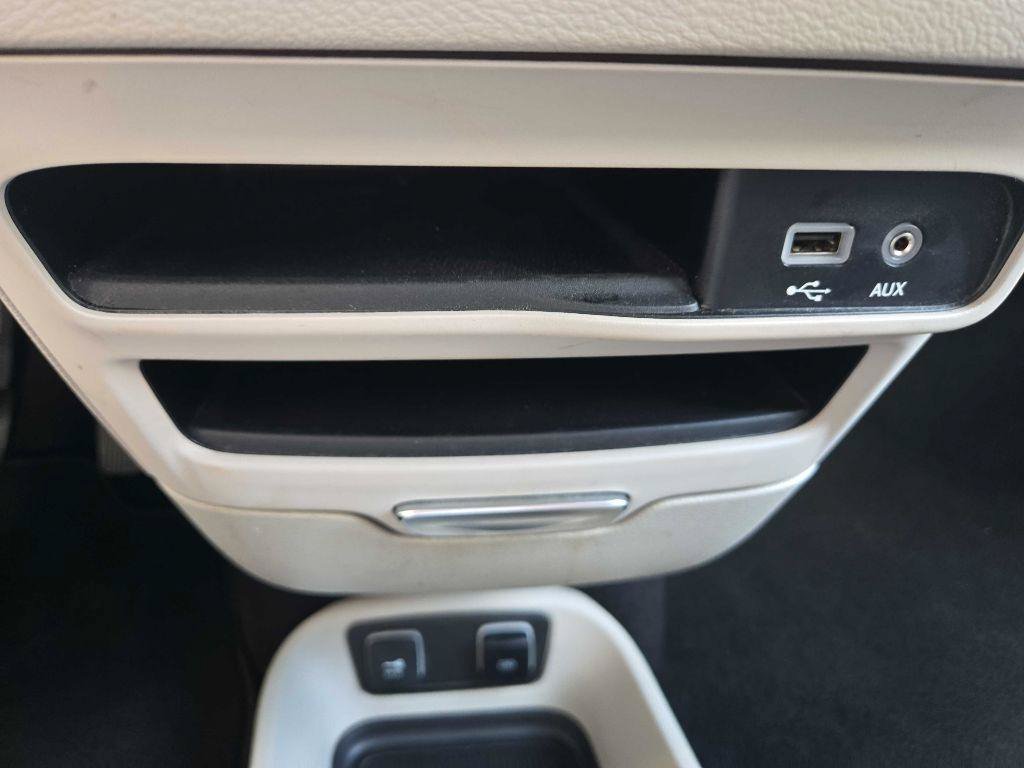 Used 2020 Chrysler Voyager Lxi FWD image 23