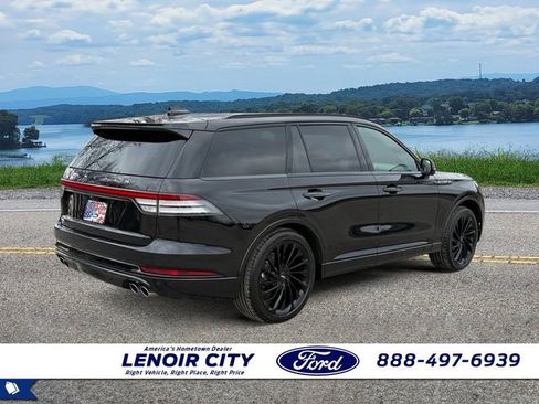Used 2025 Lincoln Aviator Reserve w/ Luxury Package image 3