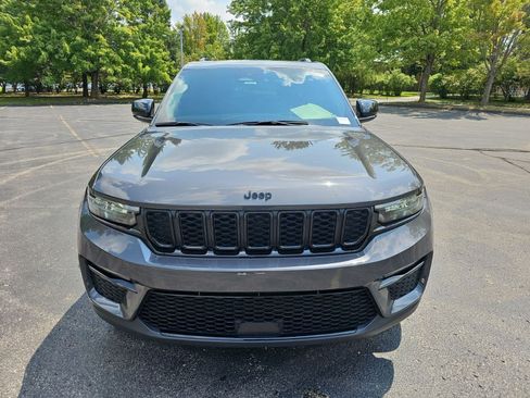 Used 2024 Jeep Grand Cherokee Limited w/ Black Appearance Package AWD/4WD image 7