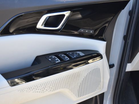 Used 2022 Kia Carnival SX image 26