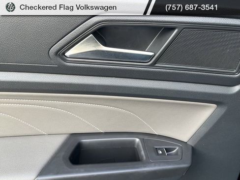 Used 2022 Volkswagen Atlas Cross Sport SE w/ Panoramic Sunroof Package image 25