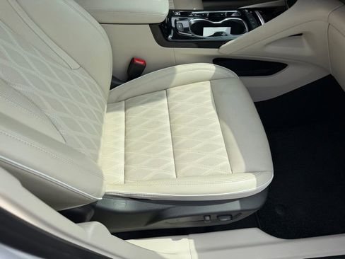 Used 2022 Buick Envision Avenir w/ Technology Package II FWD image 17