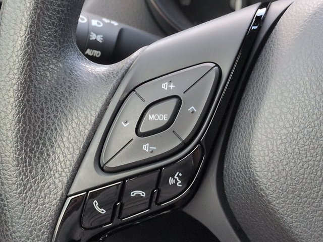 Used 2020 Toyota C-HR LE FWD image 24