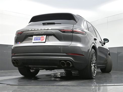 Used 2022 Porsche Cayenne S image 31