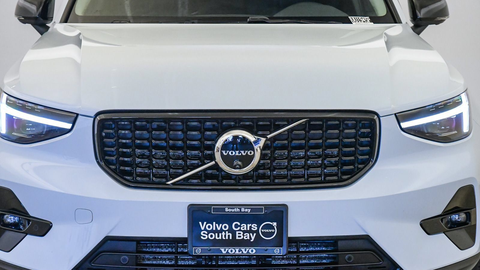 Certified 2026 Volvo XC40 B5 Plus AWD/4WD image 9
