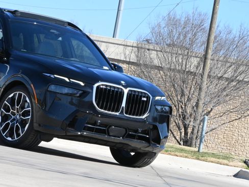 Used 2026 BMW X7 M60i AWD/4WD image 3