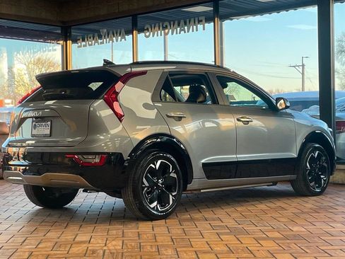 Used 2024 Kia Niro Wave w/ Wave Preserve Package image 10