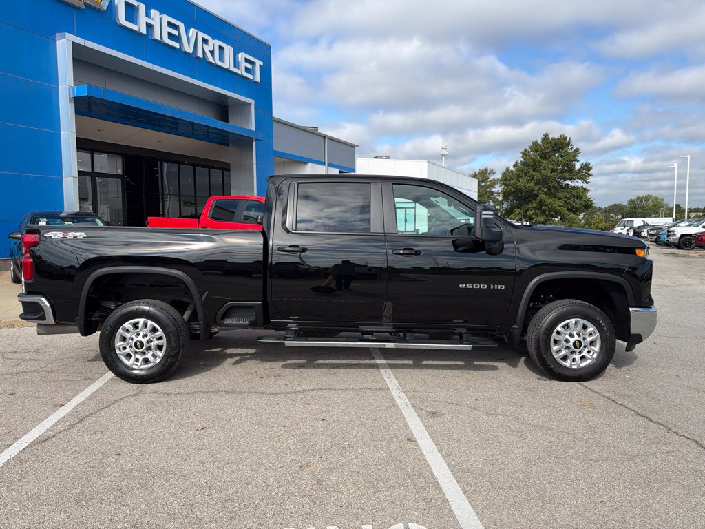 Used 2026 Chevrolet Silverado 2500 LT AWD/4WD image 2