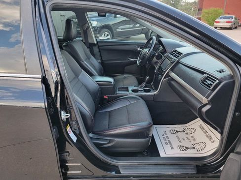 Used 2017 Toyota Camry SE w/ Moonroof Package FWD image 15