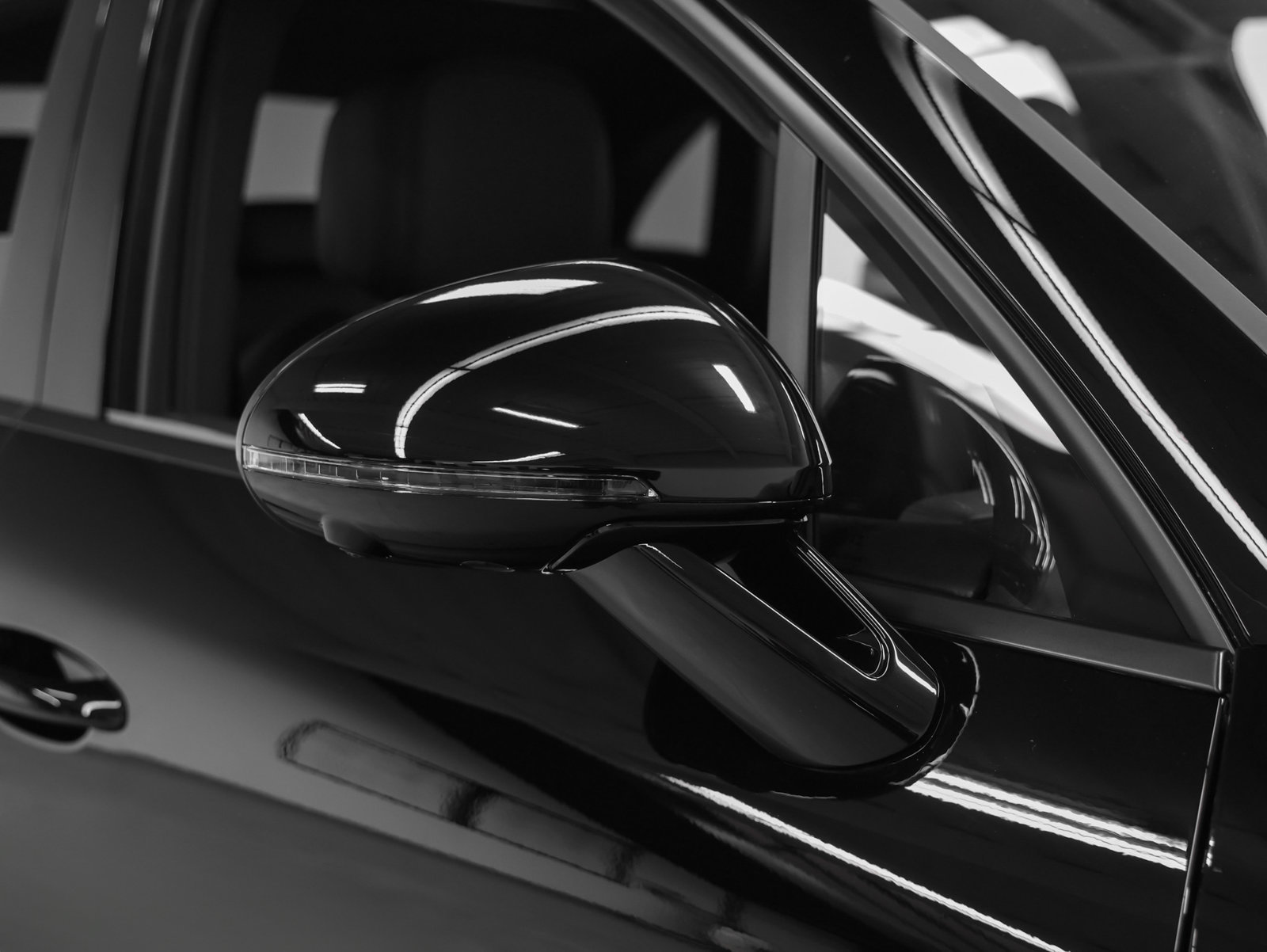 Certified 2026 Porsche Macan AWD/4WD image 14