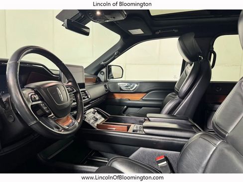 Used 2019 Lincoln Navigator Select AWD/4WD image 37