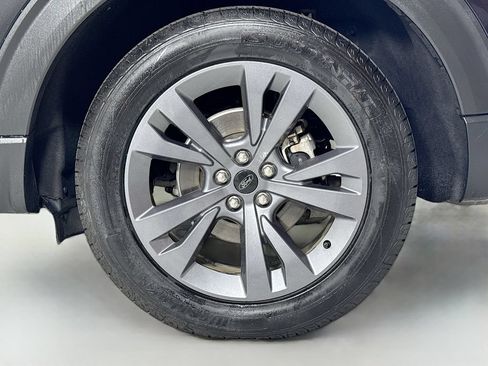 Used 2022 Ford Explorer XLT w/ Equipment Group 202A RWD image 9