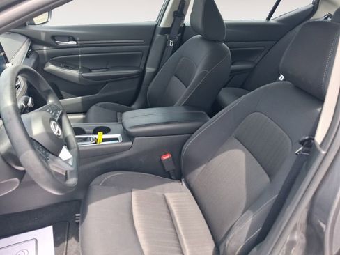 Used 2025 Nissan Altima 2.5 SV FWD image 9