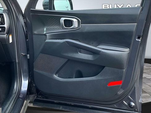 Used 2022 Kia Sorento S image 23