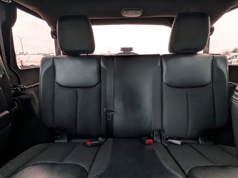 Used 2016 Jeep Wrangler Unlimited Sahara image 22