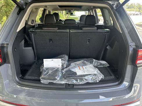 New 2025 Volkswagen Atlas Peak Edition SE image 25