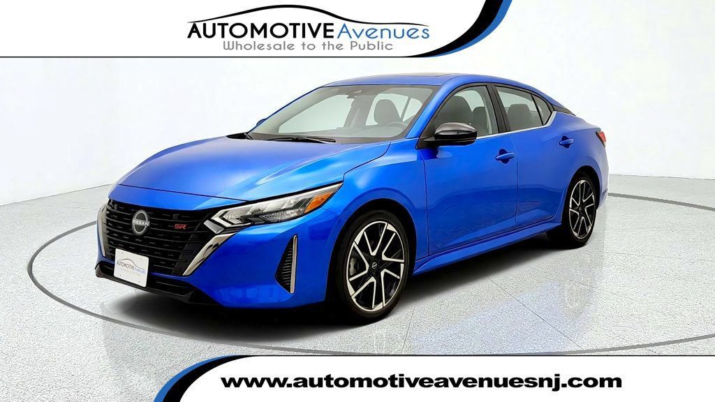 Used 2025 Nissan Sentra SR w/ SR Premium Package FWD image 1