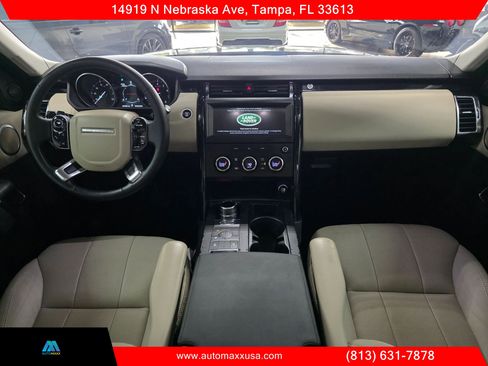 Used 2019 Land Rover Discovery SE image 13