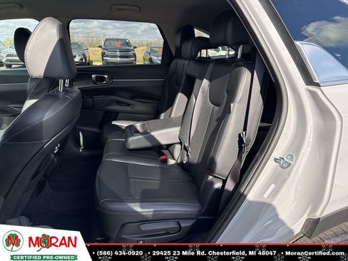 Used 2025 Kia Sorento S image 24