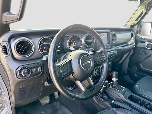 Used 2021 Jeep Gladiator Willys image 8