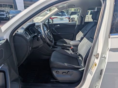 Certified 2020 Volkswagen Tiguan SE image 10