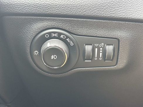 Used 2018 Jeep Compass Latitude w/ Popular Equipment Group AWD/4WD image 26