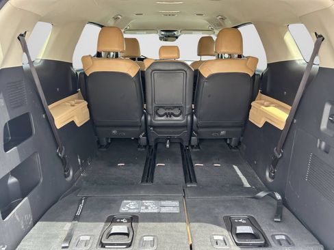 Used 2024 Kia Carnival LX FWD image 15