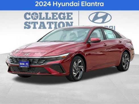 Used 2024 Hyundai Elantra SEL w/ Convenience Package image 3