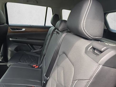 Used 2026 Volkswagen Atlas SE FWD image 17