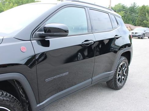 Used 2025 Jeep Compass Trailhawk AWD/4WD image 44