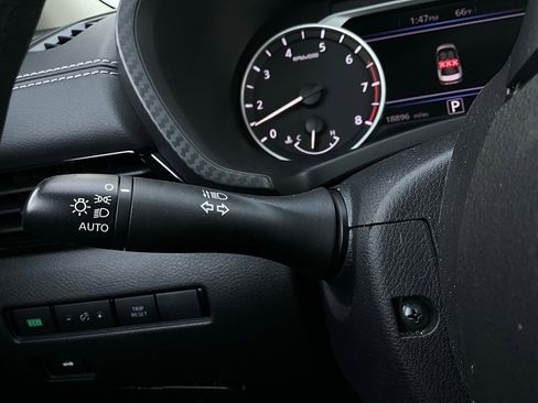 Used 2025 Nissan Sentra SV image 32