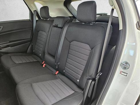 Used 2024 Ford Edge SE image 17