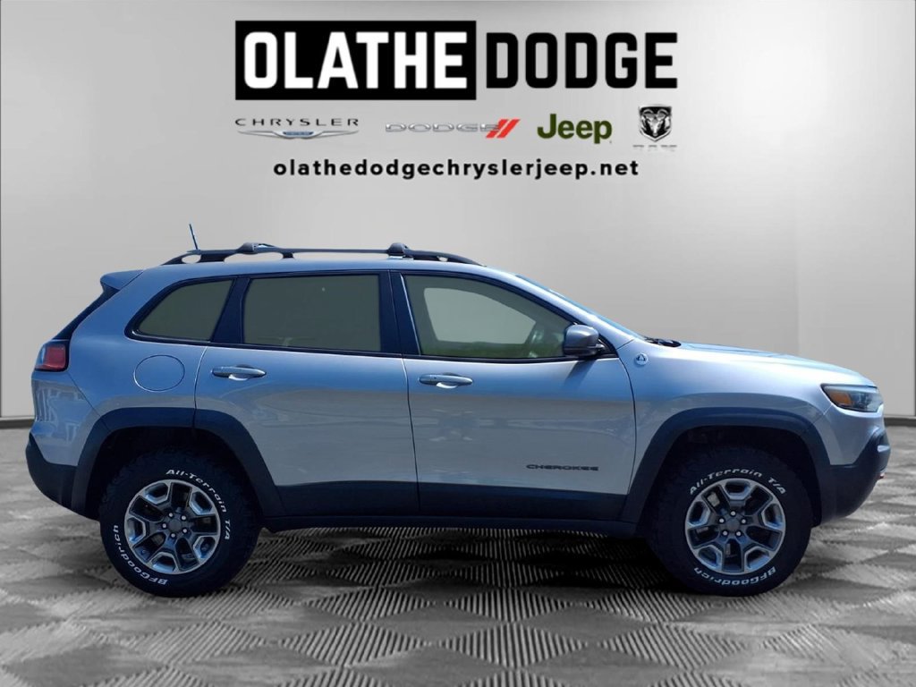 Used 2019 Jeep Cherokee Trailhawk w/ Comfort/Convenience Group AWD/4WD image 30
