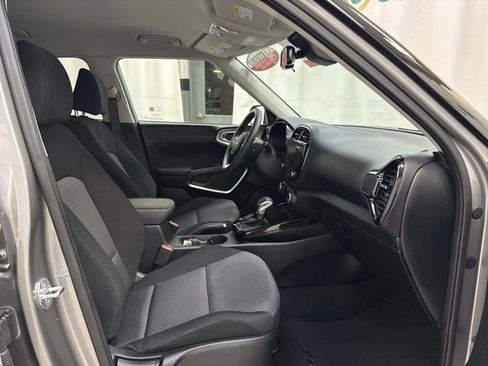 Used 2023 Kia Soul S image 30