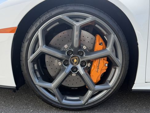 Used 2023 Lamborghini Huracan EVO RWD image 11