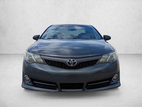 Used 2014 Toyota Camry SE image 2