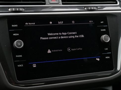 Certified 2024 Volkswagen Tiguan SE R-Line image 22