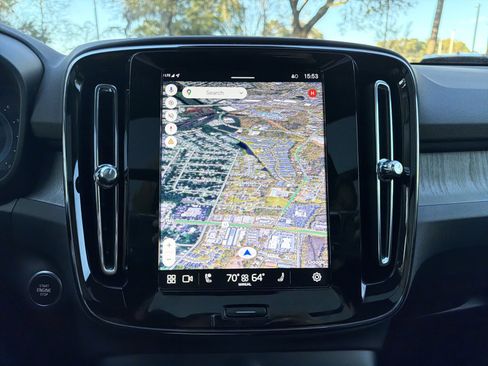 Certified 2025 Volvo XC40 B5 Core image 24