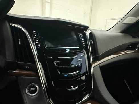 Used 2017 Cadillac Escalade ESV Luxury AWD/4WD image 41