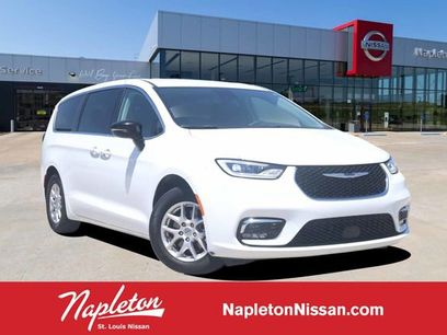 Used 2024 Chrysler Pacifica Touring-L