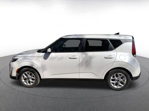 Used 2025 Kia Soul LX w/ LX Technology Package image 4