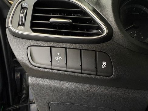 Used 2018 Hyundai Elantra GT FWD image 19