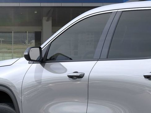 New 2027 Chevrolet Traverse LT w/ Driver Confidence Package FWD image 12