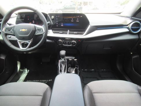 Used 2025 Chevrolet Trax LT w/ Driver Confidence Package FWD image 11