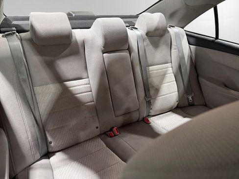 Used 2015 Toyota Camry LE image 17