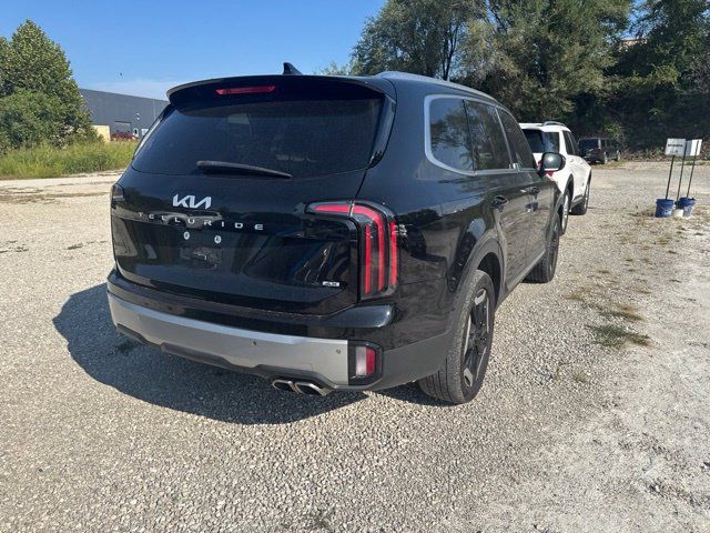 Used 2024 Kia Telluride EX w/ EX Captain's Chair Package AWD/4WD image 3