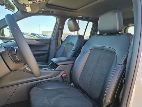 New 2025 Jeep Grand Cherokee Altitude image 12