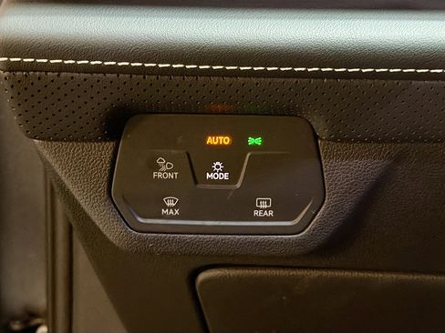 Used 2024 Volkswagen Atlas SE image 17