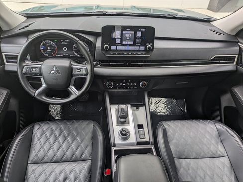 Used 2024 Mitsubishi Outlander SEL Black Edition image 17