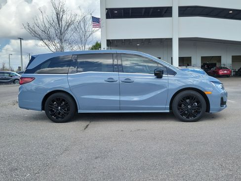 Certified 2025 Honda Odyssey Sport-L image 3